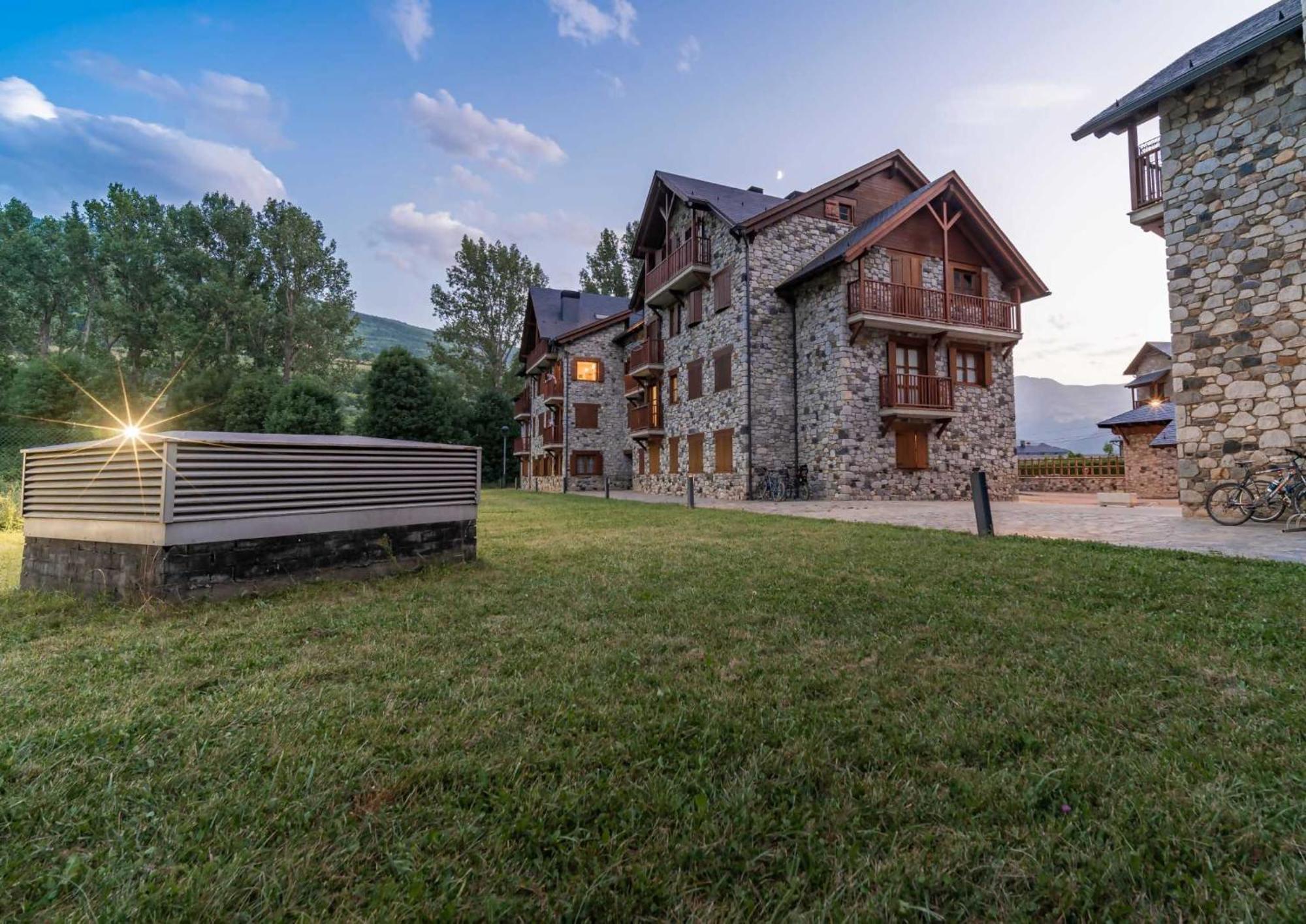 Apartament Loira Casa Sanchines Duplex De Lujo En Benasque Zewnętrze zdjęcie